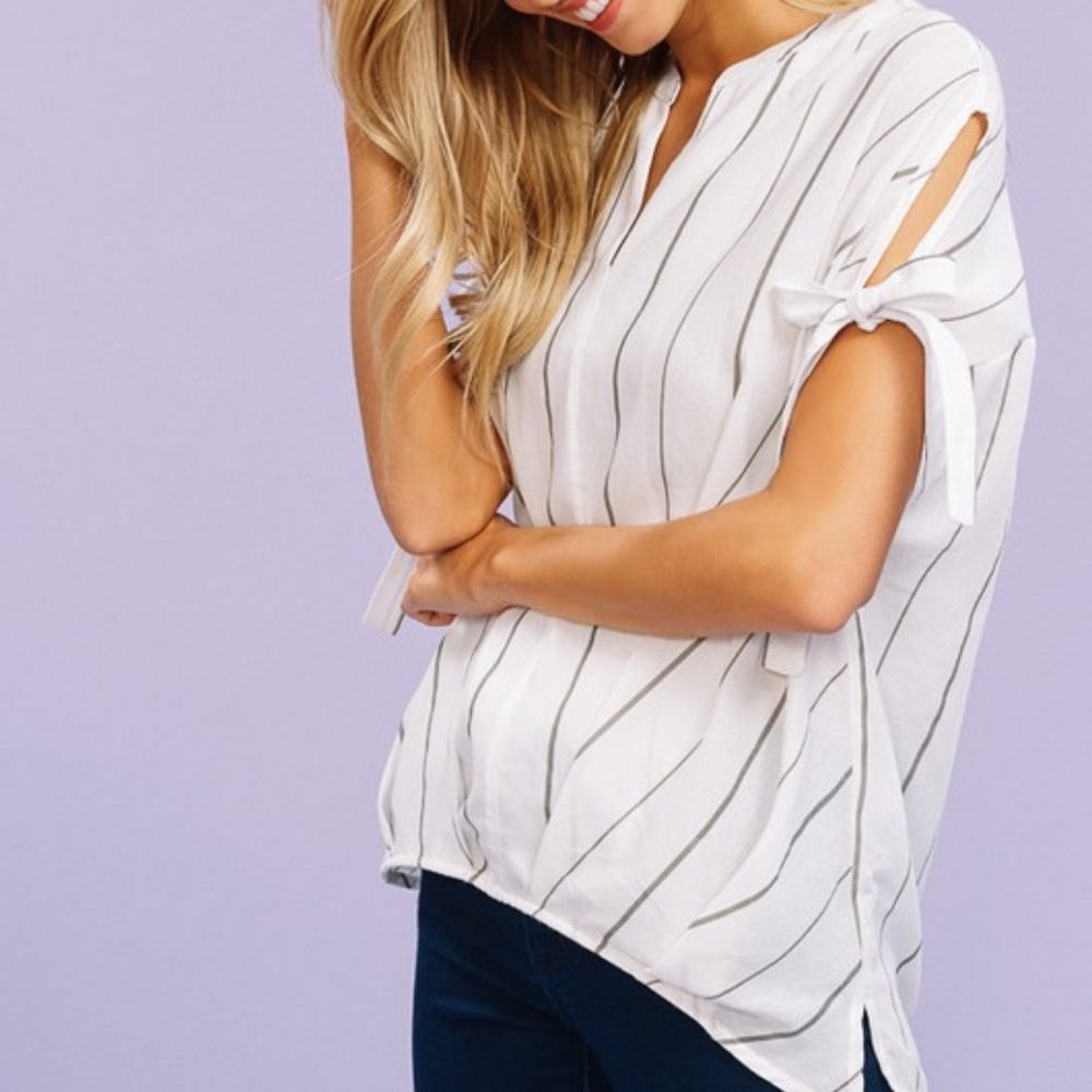 ❗️One Left❗️NWT Stripe cold shoulder sleeves - Picture 8 of 8